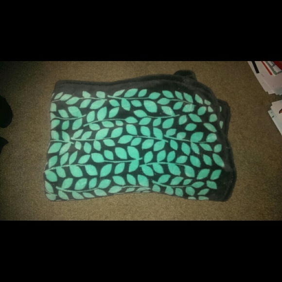 Vera Bradley shower vines throw. See description