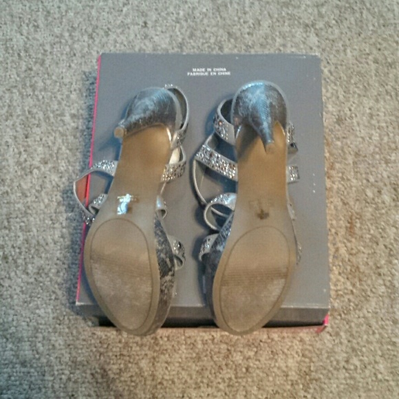 Sparkly Guess Sandals - Picture 2 of 3