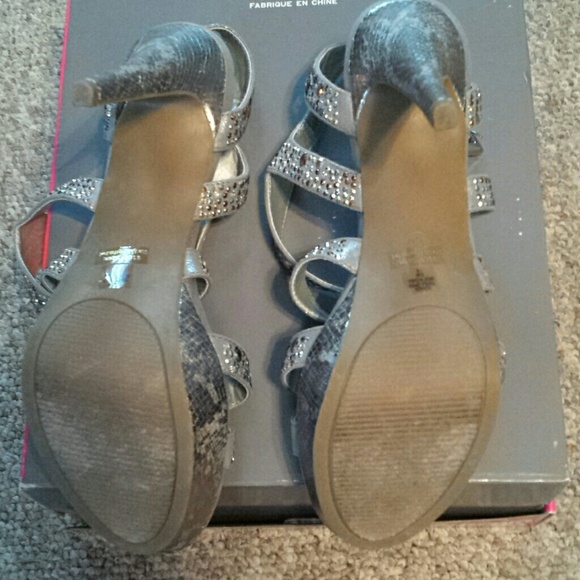Sparkly Guess Sandals - Picture 3 of 3
