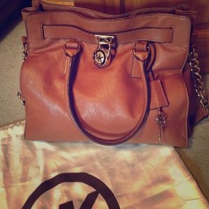 Authentic MICHAEL KORS Hamilton bag