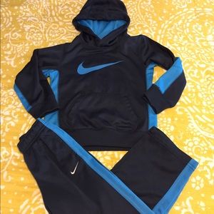 Toddler boys Nike therma fit outfit 4t/4