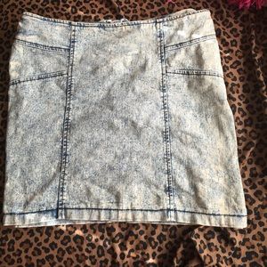 A blue jean skirt.
