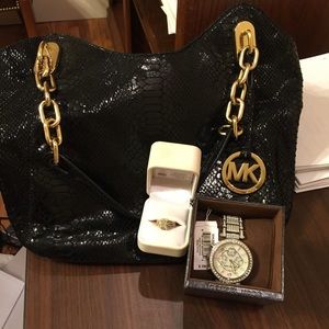 For arniparmi. Trade for Chanel purse