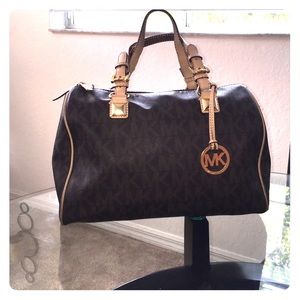 AUTHENTIC Michael Kors Signature Satchel