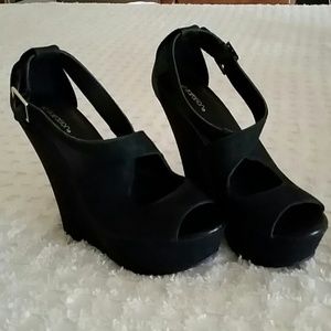 Xhilaration Black Platform Heels size 5.5