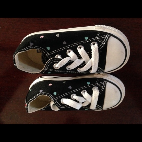 Girls size 6 converse