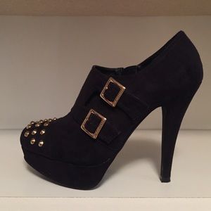 ‼️REDUCED‼️Gold Studded Guess Ankle Boots Suede