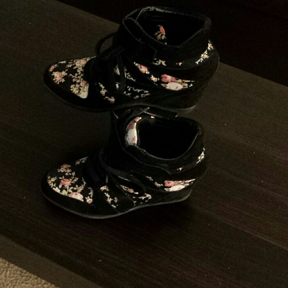 Sneaker wedges