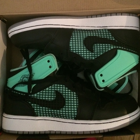 Jordan 1 Green Glow