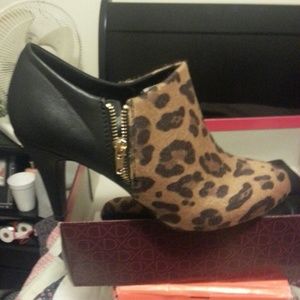 Womens cheetah heels