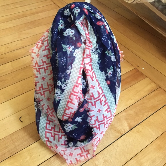 Infinity scarf - Picture 2 of 2