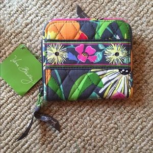 Vera Bradley zip around wallet in Jazzy Blooms