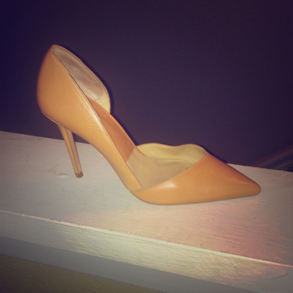 Nude pump