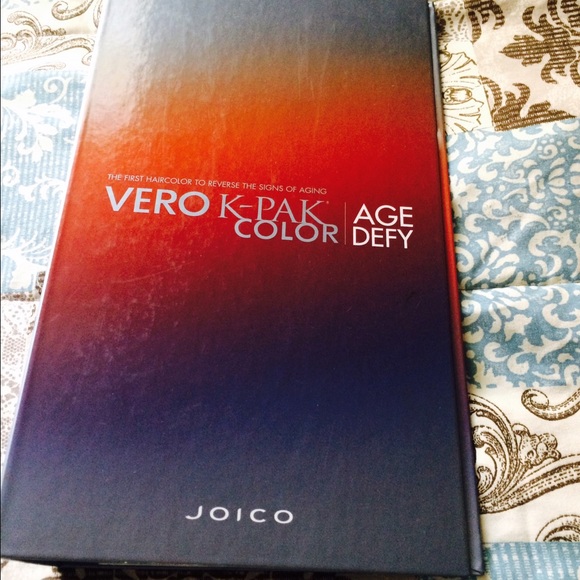 Vero k-pal color age defy  swatch book
