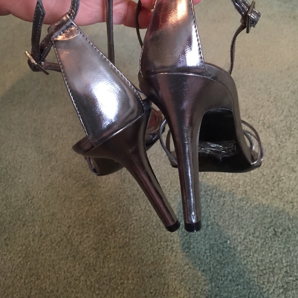 Ralph Lauren pewter strappy sandal - Picture 2 of 4