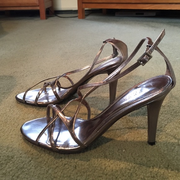 Ralph Lauren pewter strappy sandal - Picture 4 of 4