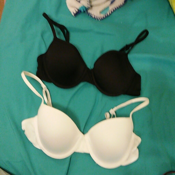 Bras - Picture 3 of 4