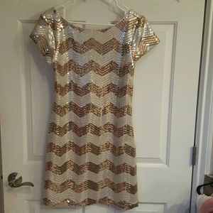 Absolutely gorgeous dress great for a night out