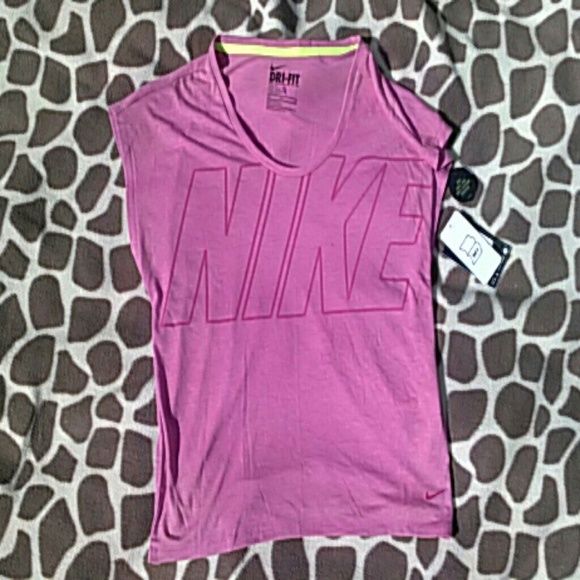 Pink nike loose fit tee - Picture 2 of 4