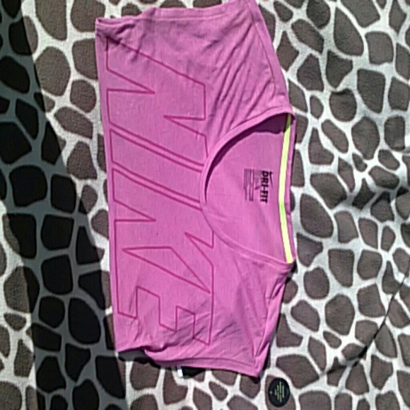 Pink nike loose fit tee - Picture 3 of 4