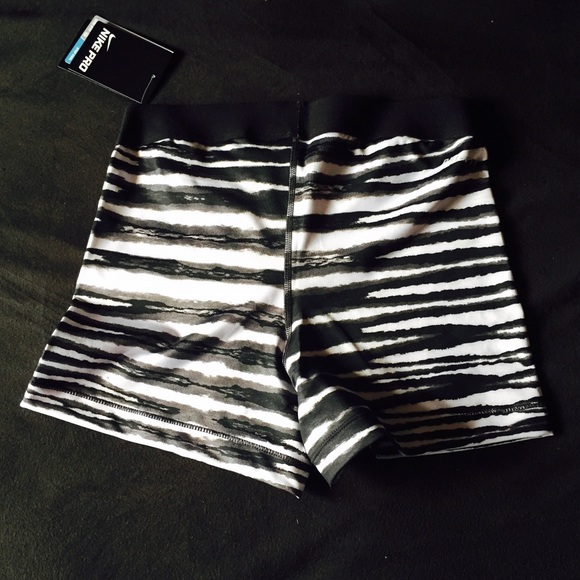 ❌SOLD❌Nike pros - Picture 2 of 4