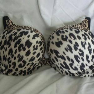 NWOT Victoria ' s Secret bra size 34DD