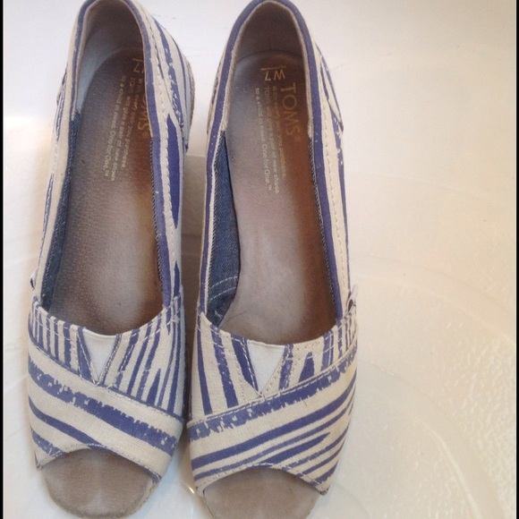 Cute and comfortable TOMS wedges