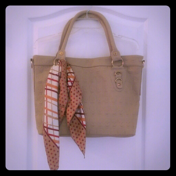 Large Nude Tote with Scarf