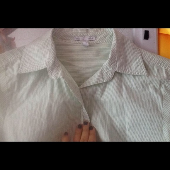 womans button up long sleeve shirt 💚👔