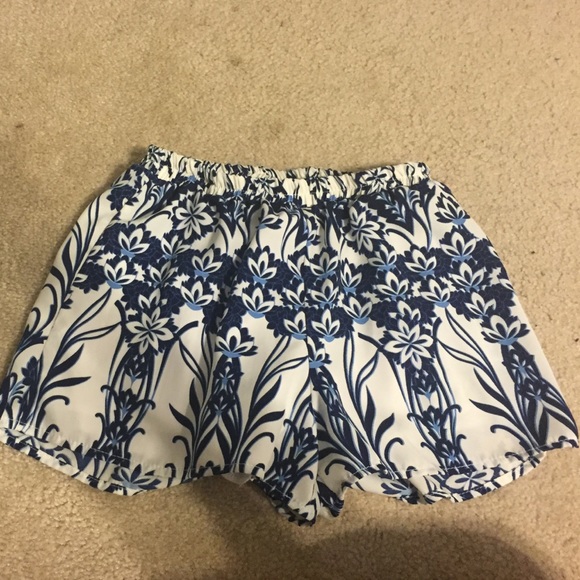 Shorts with elastic waistband