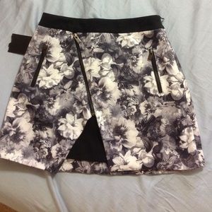 ZARA NWT asymmetrical floral skirt