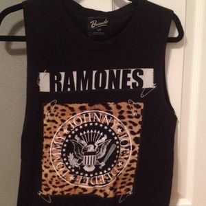 Ramones t-shirt🌻