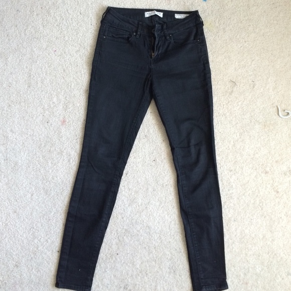 BLACK SKINNY JEANS