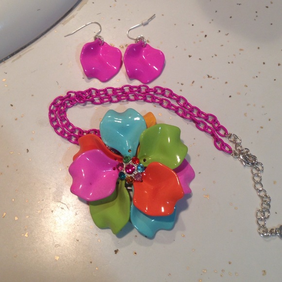 Colorful flower necklace set with rhinestones