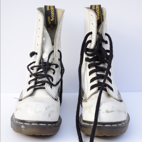 Dr Martens 
Women's Eyelet 1460 Boot