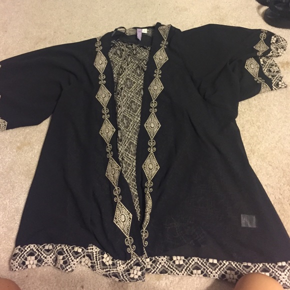 Black and lace kimono