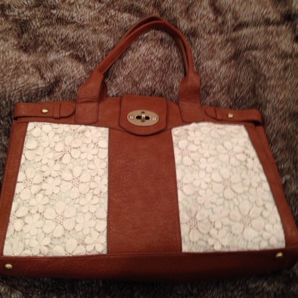 Greater spring/summer bag with cream lace detail!!