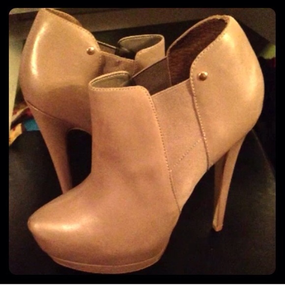 Steve Madden bootie heals