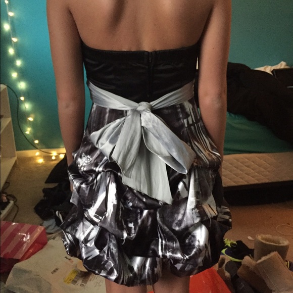 Black and white silky dress - Picture 2 of 2