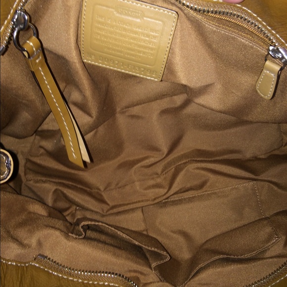 Summer coach purse🎀💄 - Picture 3 of 4