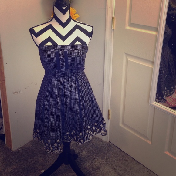 Size 9 jr's black and white dress
