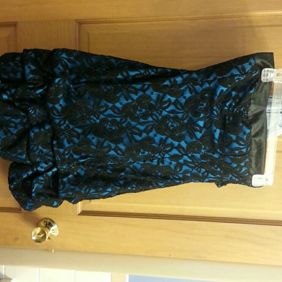 Dress - Picture 3 of 3