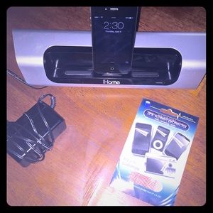 🚨SOLD🚨 iphone 4s with ihome Speaker