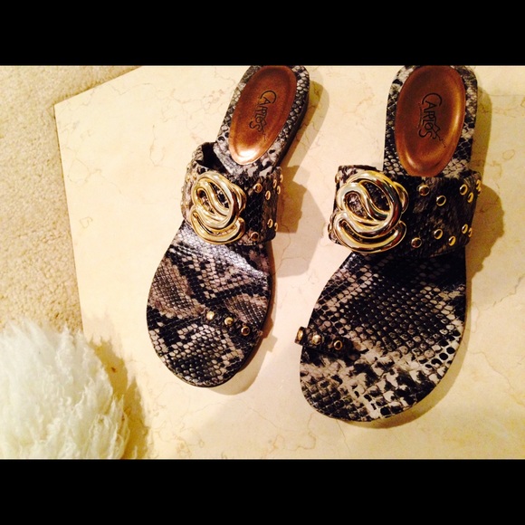 Stylish Carlos Santana toe ring thong sandals