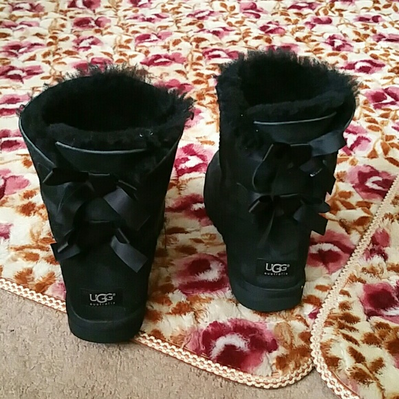 Uggs - Picture 2 of 2