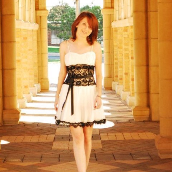 Flirty white dress - Picture 3 of 3