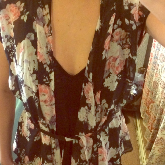 Blu Pepper floral kimono