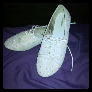 Size 9 Tan sparkly flats brand do not have the tag