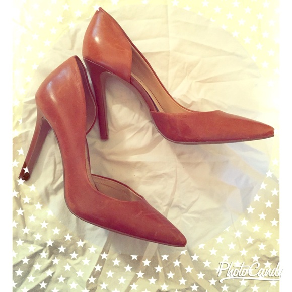 Beautiful Jessica Simpson heels