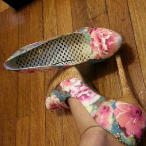 Jessica Simpson pumps